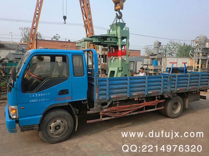 廣東魚(yú)餌壓塊機(jī)發(fā)貨現(xiàn)場(chǎng)